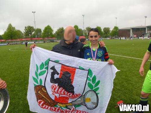 ajaxb1-05.jpg